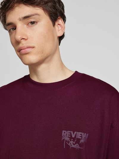 REVIEW Oversized T-Shirt mit Label-Print Pflaume 3