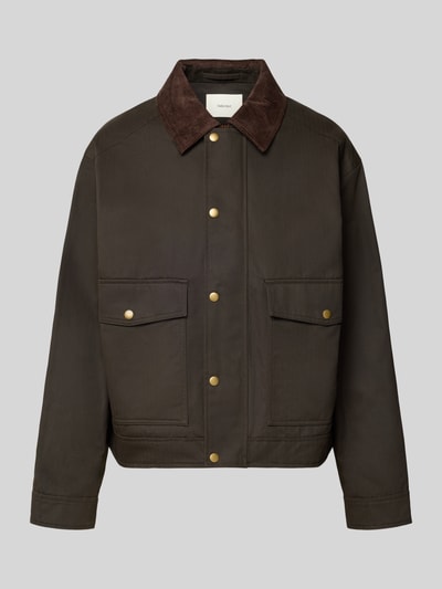 Produktfoto, Regular Fit Blouson aus reiner Baumwolle Modell 'MONTANA' von Selected in Dunkelbraun mit Umlegekragen, goldenen Druckknöpfen, aufgesetzten Pattentaschen und strukturierter Twill-Oberfläche