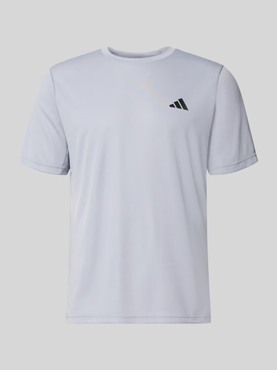 Produktfoto, Regular Fit T-Shirt mit Logo-Print von adidas Training, biały, okrągły dekolt, strukturalny wzór, krój regular fit, długość tyłu w rozmiarze M: 70 cm