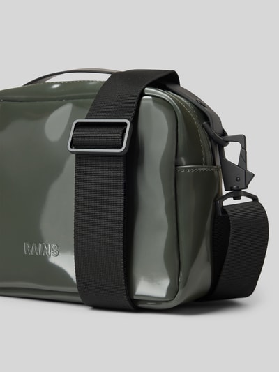 RAINS Torba na długim pasku z wytłoczonym logo model ‘Box’ Oliwkowy 3