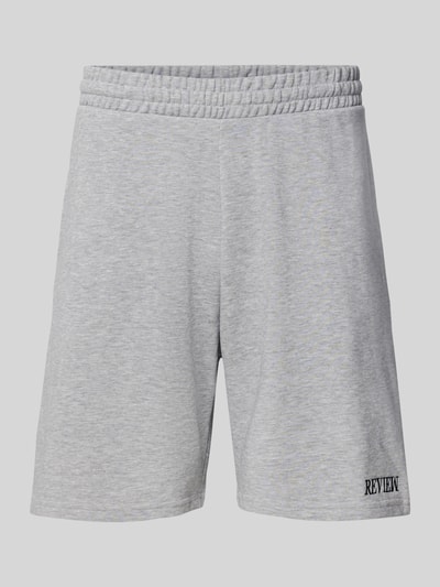 Produktfoto, Regular Fit Shorts mit Label-Stitching von REVIEW aus Baumwoll-Mix in Grau mit elastischem Bund, Bundweite 44 cm, Innenbeinlänge 22 cm