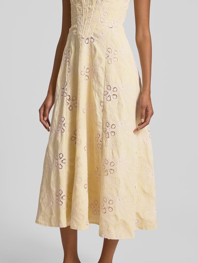Bardot Cocktailjurk met broderie anglaise, model 'LILAH' Lichtgeel - 3