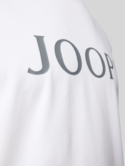 Produktfoto, weißes Longsleeve mit Logo und Rundhalsausschnitt von JOOP! Collection im Baumwoll-Elasthan-Mix, glatte Struktur