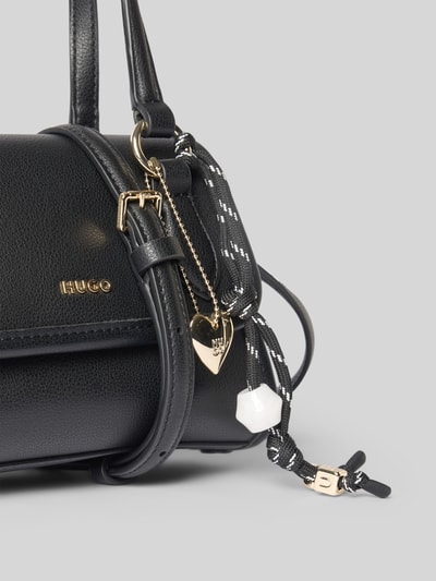 Produktfoto, schwarze Umhängetasche mit abnehmbarem Schulterriemen Modell 'Clioh_Top Handle' von HUGO, fein genarbte Struktur, goldfarbene Details, Damen Umhängetasche von HUGO