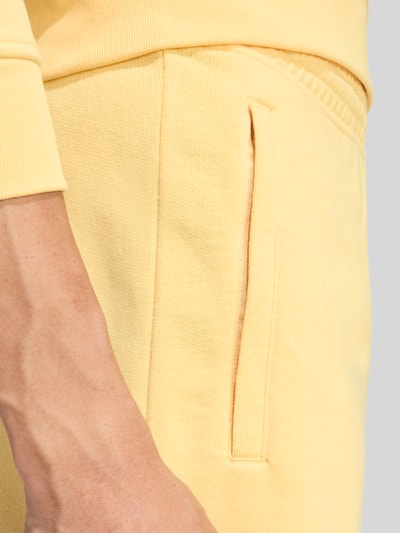 adidas Originals Regular Fit Sweatshorts mit elastischem Bund Hellgelb 3