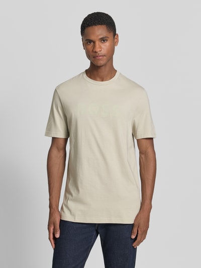 Mannelijk model draagt Regular Fit T-shirt uit puur katoen model 'TE_LOGO' van BOSS Orange, look: effen, logoprint, ronde hals, korte mouw, heren, Ganzkörperansicht von voren