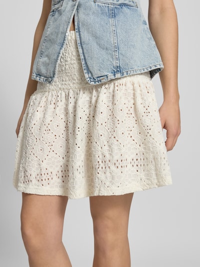 Only Regular Fit Top mit Lochspitze Modell 'LLUZ' Offwhite 3