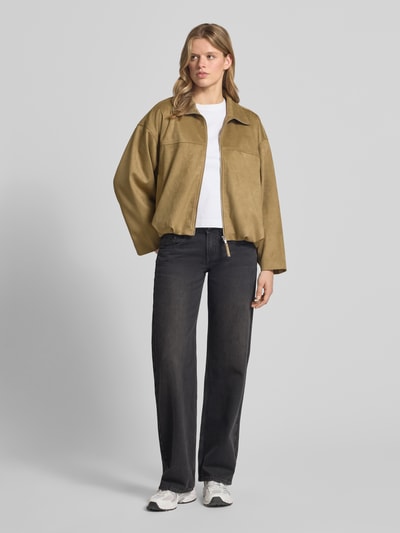 Gina Tricot Jacke in Leder-Optik mit Reißverschluss und Eingrifftaschen Oliv 1