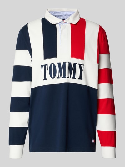 Produktfoto, Relaxed Fit Poloshirt aus reiner Baumwolle von Tommy Jeans in Optik: unifarben, mehrfarbig, Label-Schriftzug, Polokragen, lange Ärmel, gerippter Abschluss, Label Patch, Feinripp, mit Seitenschlitzen