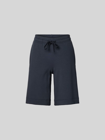 Produktfoto, Shorts mit Modal-Anteil von Juvia in Dunkelblau, elastischer Baumwoll-Mix, Regular-Fit, Eingrifftaschen, elastischer Bund mit Tunnelzug, Innenbeinlänge 24 cm, Bundweite 40 cm.