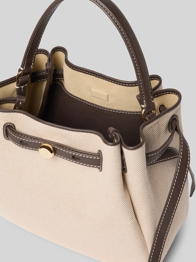 Produktfoto, Bucket Bag mit Logo-Detail Modell 'Romy' von Tory Burch aus beigefarbenem Canvas mit Strukturmuster, braune Lederdetails, abnehmbarer Schulterriemen, Hauptfach mit Reißverschluss, Größe 25x23x10 cm.