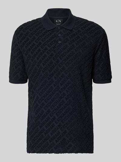 Produktfoto, Slim Fit Poloshirt mit Logo-Muster von ARMANI EXCHANGE in Dunkelblau, Baumwoll-Mix, Logo-Prägung, Knopfleiste, Herrenmode.