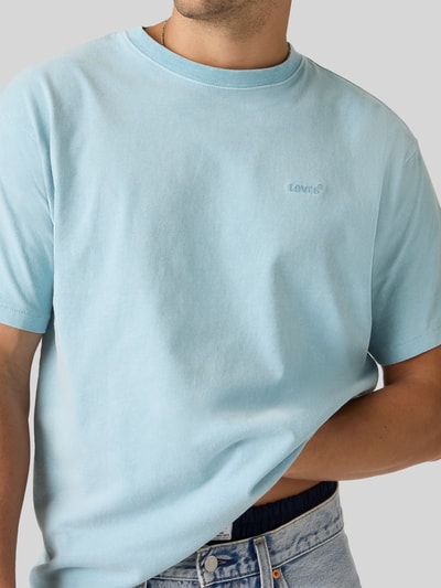 Levi's® T-shirt w kroju regular fit z haftowanym logo Jasnoniebieski 3