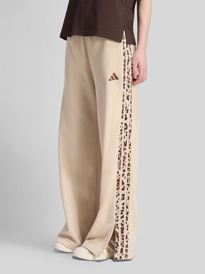 adidas Sportswear Loose Fit Sweathose aus Baumwoll-Mix Sand 3