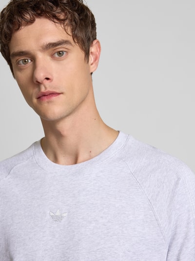 adidas Originals T-shirt met labelstitching Lichtgrijs - 3