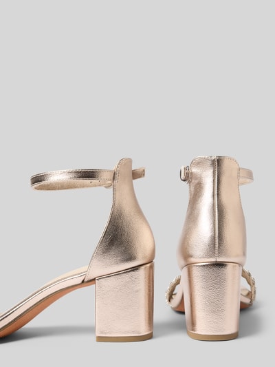 Produktfoto, Sandalette mit Ziersteinbesatz von Marco Tozzi in Metallic-Rosé, Flecht-Optik, Blockabsatz, Dornschließe, Rückansicht