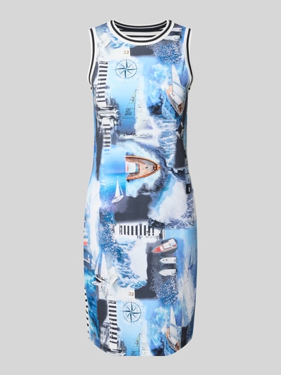 Produktfoto, Knielanges Kleid im Allover-Look von Marc Cain aus Baumwoll-Elasthan-Mix mit Figurbetontem Schnitt, Rundhalsausschnitt, maritimen Prints in Blau, Weiß, Schwarz, Knielänge, glatte Textur, Rückenlänge bei Größe 36: 90 cm, Brustweite: 40 cm.