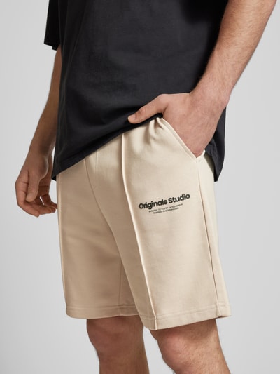 JACK & JONES Szorty z dzianiny dresowej z detalem z logo model ‘KANE’ Złamany biały 3