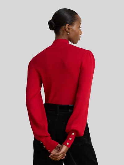 Vrouwenmodel draagt rode Slim Fit Turtleneck-Pullover aus Baumwoll-Modal-Mix van Lauren Ralph Lauren, volledig achteraanzicht