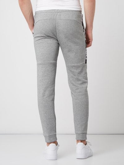 PUMA PERFORMANCE Sweatpants mit Logo-Streifen Mittelgrau 5