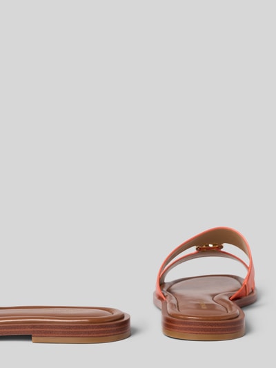 Produktfoto, Sandalette aus Leder mit Label-Applikation Modell 'ERIN' von MICHAEL Michael Kors, orange-braun, flache Sohle, Abgerundete-Spitze, Schlupfform, Absatzhöhe bei Größe 40: 1 cm, fein strukturierte Oberfläche, Damen