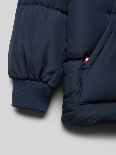 Tommy Hilfiger Kids Kurtka pikowana o kroju regular fit z wypełnieniem puchem i pierzem Granatowy 2