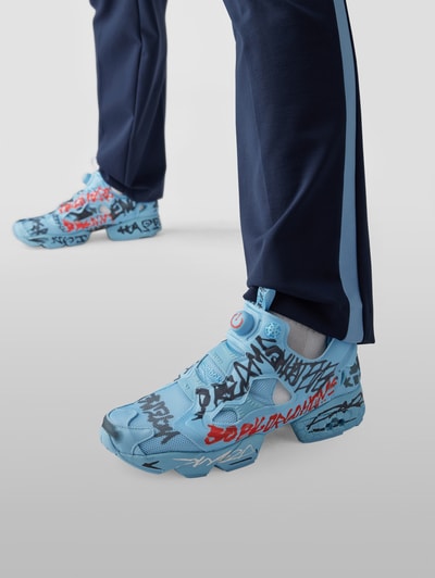 VETEMENTS Sneaker mit Allover-Muster Blau 1