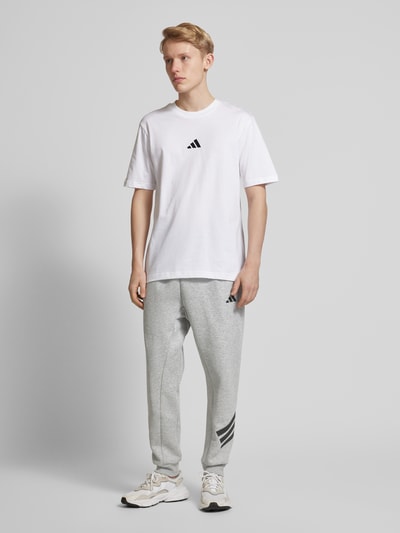 ADIDAS SPORTSWEAR Regular Fit Sweatpants mit Label-Stitching Mittelgrau 1