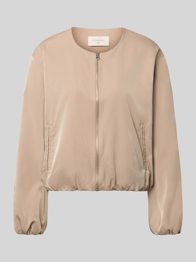 Productfoto, Regular Fit Jacke met ronde hals, model 'Rachel' van FREE/QUENT, zijzakken, ritssluiting, elastische boorden, beige, glad oppervlak.