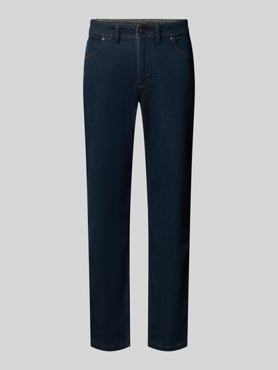 Produktfoto, Straight Fit Jeans aus elastischem Baumwoll-Mix von Christian Berg Men in Dunkelblau, 5-Pocket-Design mit Gürtelschlaufen und Knopf- sowie Reißverschluss, Bundweite 42 cm, Innenbeinlänge 81 cm.