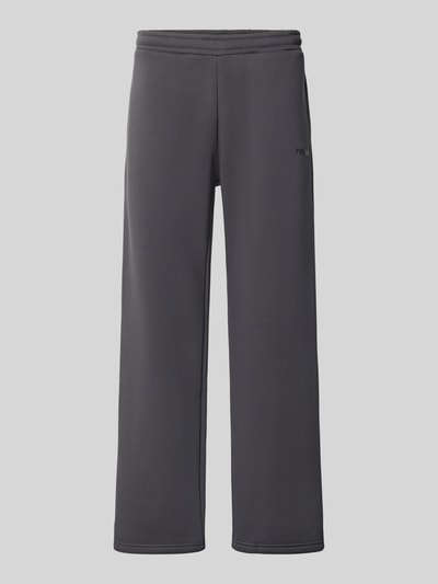 Produktfoto, Sweatpants mit Logo-Print und Gesäßtasche von REVIEW in dunklem Grau, Baumwoll-Mix, gerader Schnitt, elastischer Bund, Markenlogo.