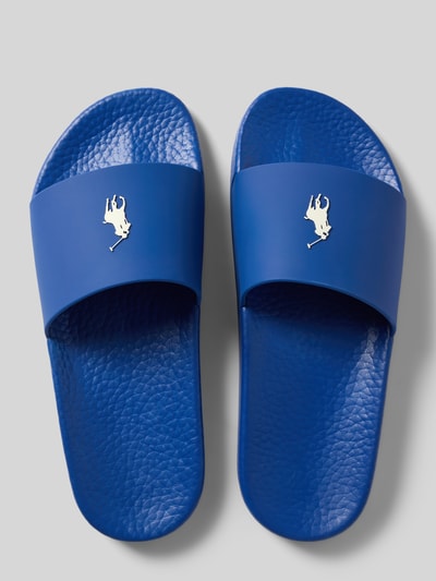 Produktfoto, Badeschuhe mit Logo-Applikation von Polo Ralph Lauren, Optik: Unifarben, Schuhspitze: Abgerundet, Absatzform: Flach, Applikation: Logo-Applikation, Verschluss: Schlupf/offen, Sohle: Leicht profiliert, blau mit strukturierter Oberfläche