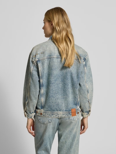 Mustang Relaxed Fit Jeansjacke im Used-Look Modell 'Arcata Boyfriend' Hellblau Melange 5