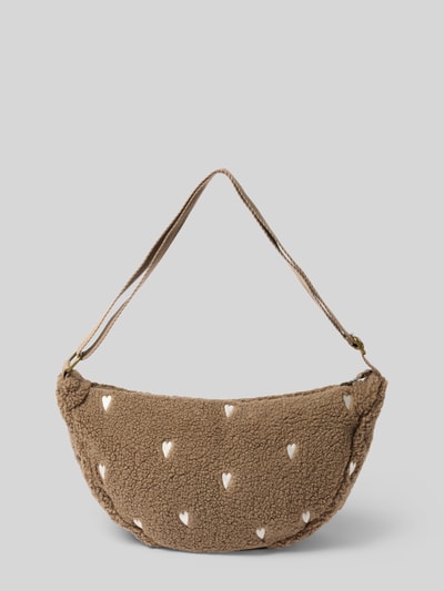 Produktfoto, Shoulder Bag mit Logo-Patch von Studio Noos z wyhaftowanym motywem na całej powierzchni, główna przegroda z zamkiem błyskawicznym, regulowany pasek na ramię, naszywka z logo, szerokość w rozmiarze 1: 40 cm, długość w rozmiarze 1: 22 cm, głębokość w rozmiarze 1: 15 cm, długość paska na ramię w rozmiarze 1: 65 cm, brązowa tekstura, białe detale