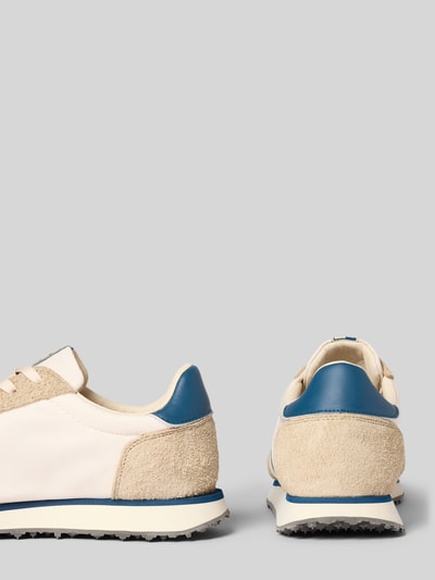 Produktfoto, Sneaker aus Leder-Textil-Mix Modell 'SHARD' von Napapijri, beige und blau, runde Form, sichtbare Label-Details, strukturierte Oberfläche, Herrenschuh mit 3 cm Absatz, 9 cm Schafthöhe, 8 cm Schaftweite bei Größe 44.