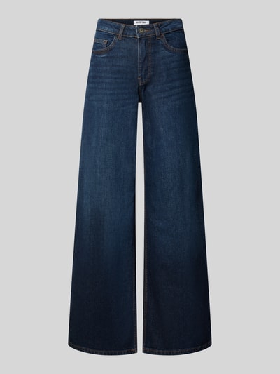 Produktfoto, dunkelblaue Wide Fit Jeans aus elastischem Baumwoll-Mix von NOISY MAY® mit 5-Pocket-Design und Gürtelschlaufen auf grauem Hintergrund.