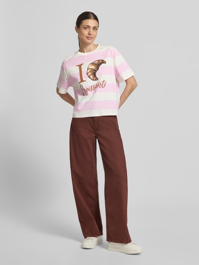 Rich & Royal T-shirt o kroju boxy fit z nadrukiem motywu Różowy 1