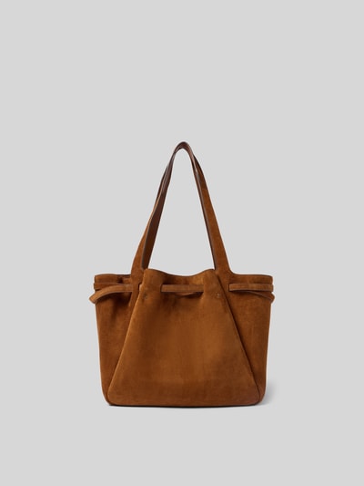 Produktfoto, Tote Bag in Suede-Optik von Tory Burch in Braun mit Hauptfach, Magnetverschluss, schmalen Schulterriemen, Logo-Detail, Reißverschlussfach innen, Maße: 40 cm Breite, 2 cm Länge, 17 cm Tiefe.