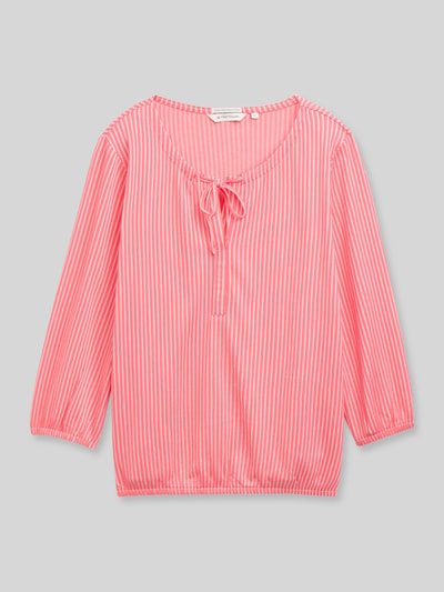 Produktfoto, Regular Fit T-Shirt aus Baumwoll-Mix von Tom Tailor, rosa-weiß gestreift, langarm, V-Ausschnitt, fein gerippte Struktur