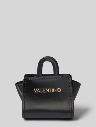 Produktfoto, Handtasche mit Tragehenkel Modell 'AURUM' von VALENTINO BAGS, schwarze glatte Oberfläche, Label-Applikation vorne, neutralne tło