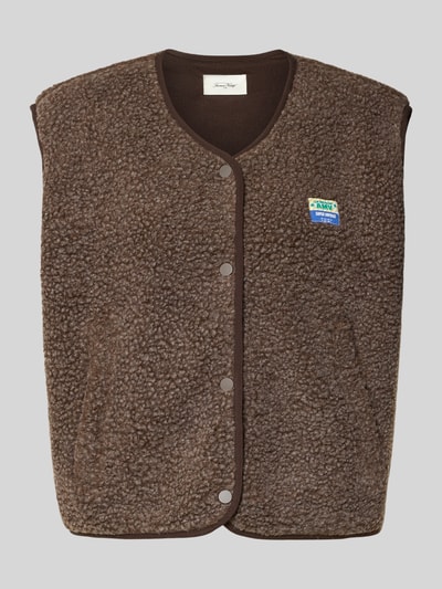 Produktfoto, Relaxed Fit Weste aus Teddyfell Modell 'Hoktown' von American Vintage, braune Knopfleiste, Logo-Patch, weiche strukturierte Oberfläche