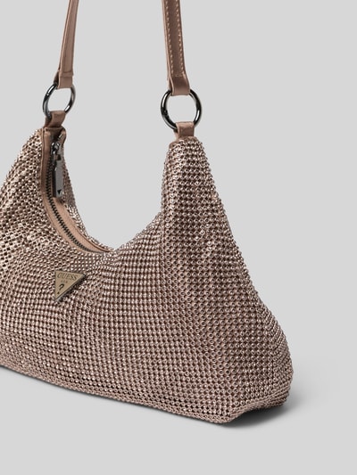 Produktfoto, Shoulder Bag mit Strassstein-Besatz von GUESS aus beigem Material, silberfarbene Details, Logo-Detail, strukturierte Oberfläche, Hauptfach mit Reißverschluss, Schulterriemen, Maße: 20x16x8 cm, Länge Schulterriemen 42 cm