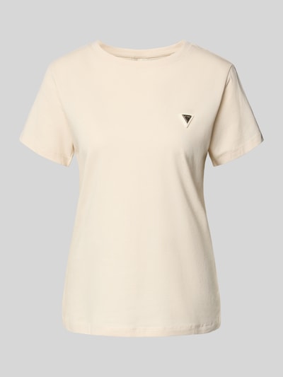 Produktfoto, Regular Fit T-Shirt mit Logo-Applikation Modell 'Colette' von Guess Activewear, kremowy kolor, elastyczna bawełna, krój regular fit, dekolt okrągły, długość pleców w rozmiarze S: 60 cm, damska koszulka