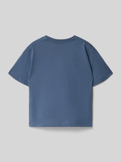 Produktfoto, T-Shirt aus reiner Baumwolle von Mango in Blau, gerader Schnitt, Rundhalsausschnitt, kurzärmelig, glatte Textur.