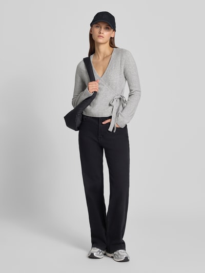 REVIEW Strick-Cardigan in Wickeloptik Hellgrau Melange 1