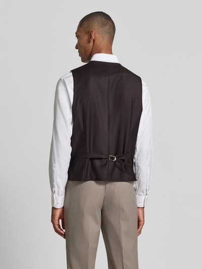 Männermodel trägt Regular Fit bodywarmer uit scheerwolmix met v-hals van Roy Robson, donkerbruin, gladde textuur, ruglengte maat 50: 60 cm, heren bodywarmer met knoopsluiting en paspelzakken, ganzkörperansicht rückansicht.