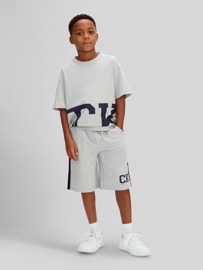 Calvin Klein Jeans Relaxed Fit Sweatshorts aus Baumwoll-Mix Modell 'VARSITY' Mittelgrau Melange 4
