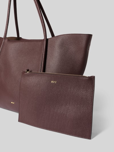 Produktfoto, Tote Bag aus echtem Leder Modell 'WILLOW' von Abro in Dunkelbraun mit strukturierter Oberfläche, herausnehmbares Innenfach, Hauptfach mit Knopfverschluss, schmaler Schulterriemen, Maße 60x35x12 cm, Länge Schulterriemen 60 cm