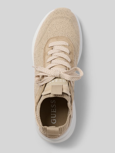 Produktfoto, Sneaker mit Logo-Detail Modell 'Mildrid' von Guess, beige mit abgerundeter Passform und Schnürverschluss, strukturierte Textur, Damen Sneaker, Absatzhöhe 5 cm, Schafthöhe 8 cm, Schaftweite 6 cm