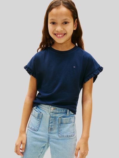 Tommy Hilfiger Teens t-shirt o kroju relaxed fit z mieszanki bawełny z detalami w stylu falban Granatowy 4